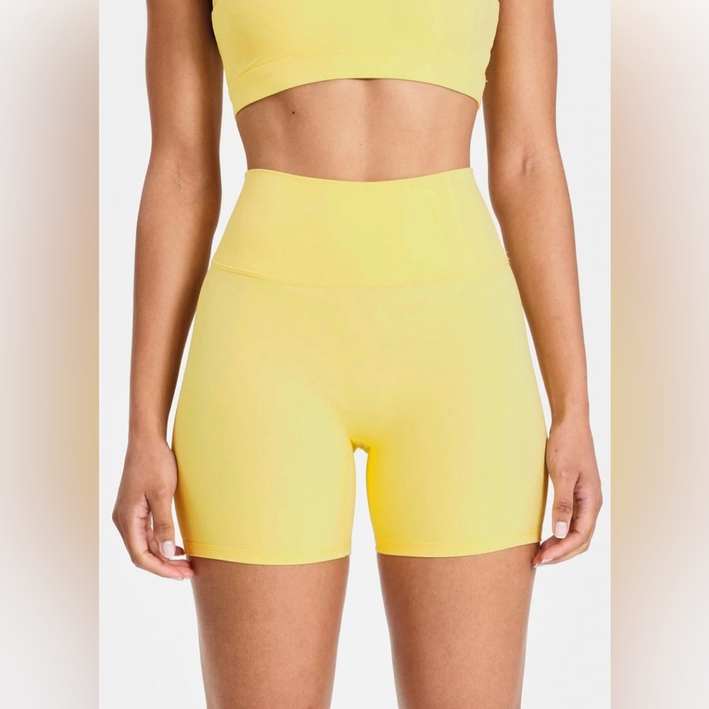 Fun biker shorts and sport bra set new without tags 🏷️